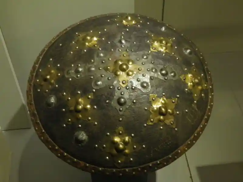 Shield, cross with rays, suns forming a cross, sun symbols